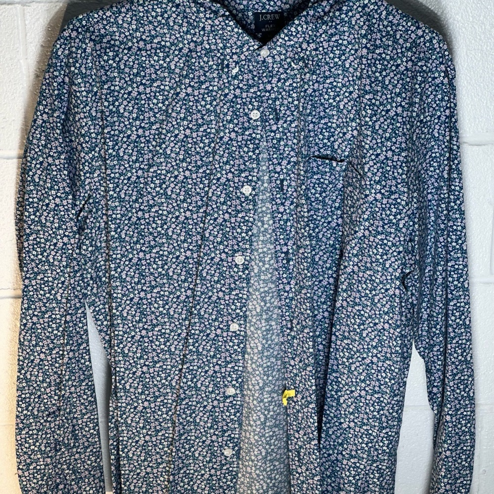 J.Crew Slim Fit Button-Up Shirt - Size XL
Add a touch of charm to your wardrobe